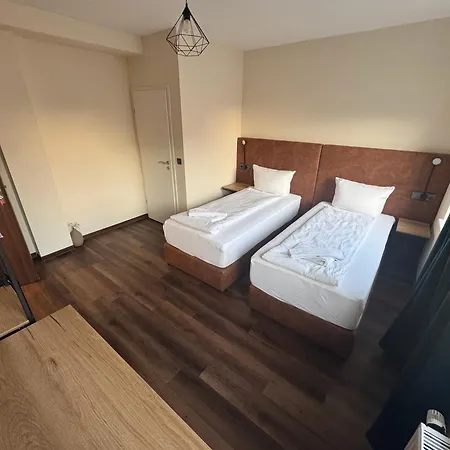 Hotel Capitol Zentrum - 24h -