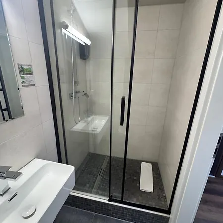 Hotel Capitol Zentrum - 24h -