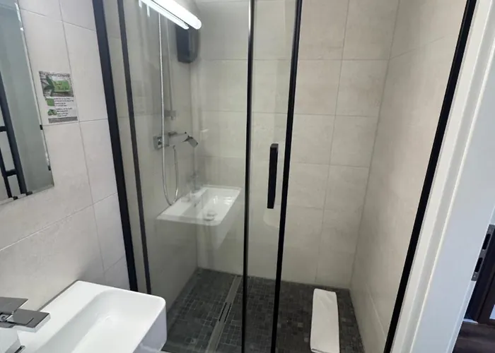 Hotel Capitol Zentrum - 24h -